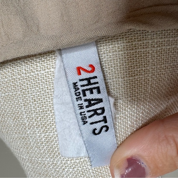 🤎 Tan V-Neck Short Sleeve Blouse | 2 Hearts | Size XL - Picture 6 of 7